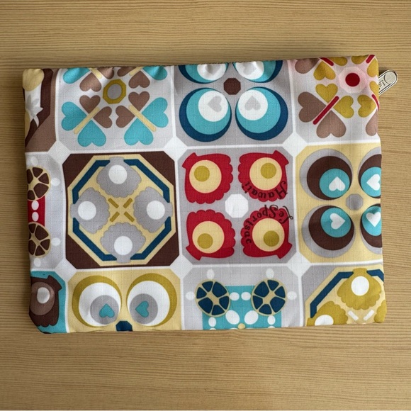 LeSportsac Hawaii Make Up Pouch - Picture 3 of 7